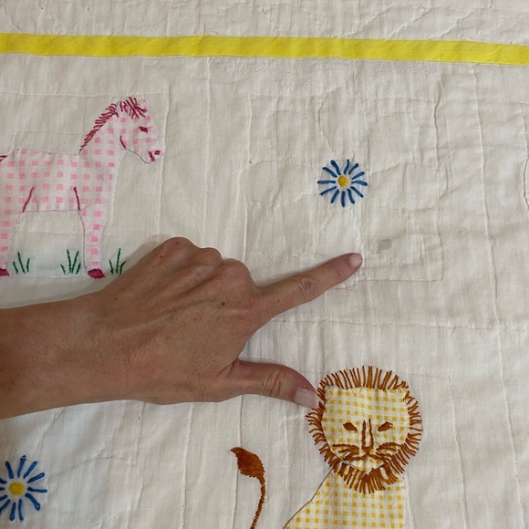 Vintage handmade baby quilt blanket play mat with animals 36” x 54.5” - Picture 11 of 16